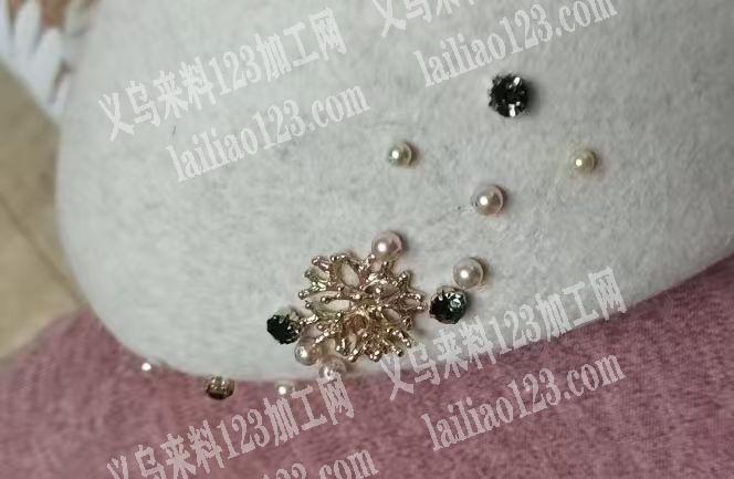 针线手工活外发，这个帽子上面缝这些珠子配