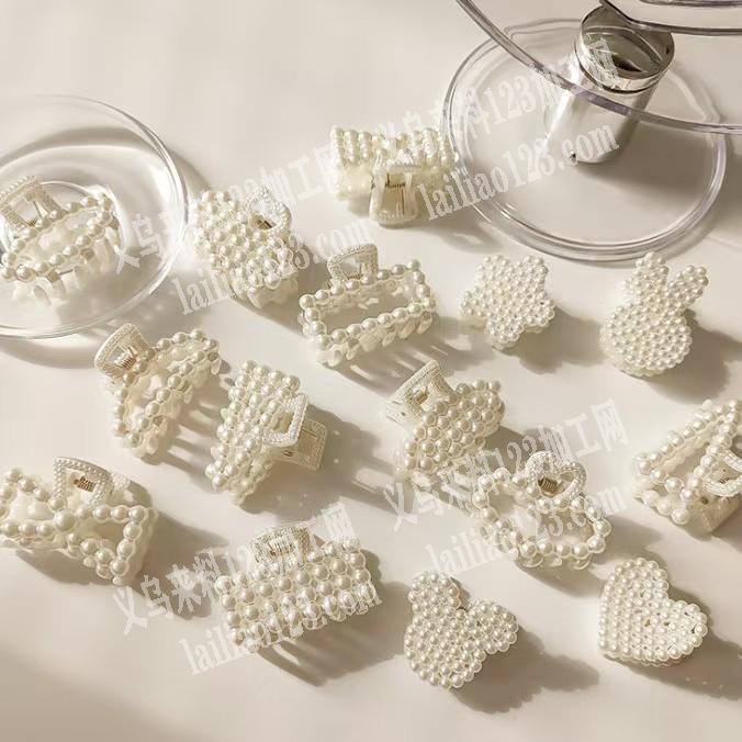 20来万注塑一体成型的珍珠发夹订单，如图