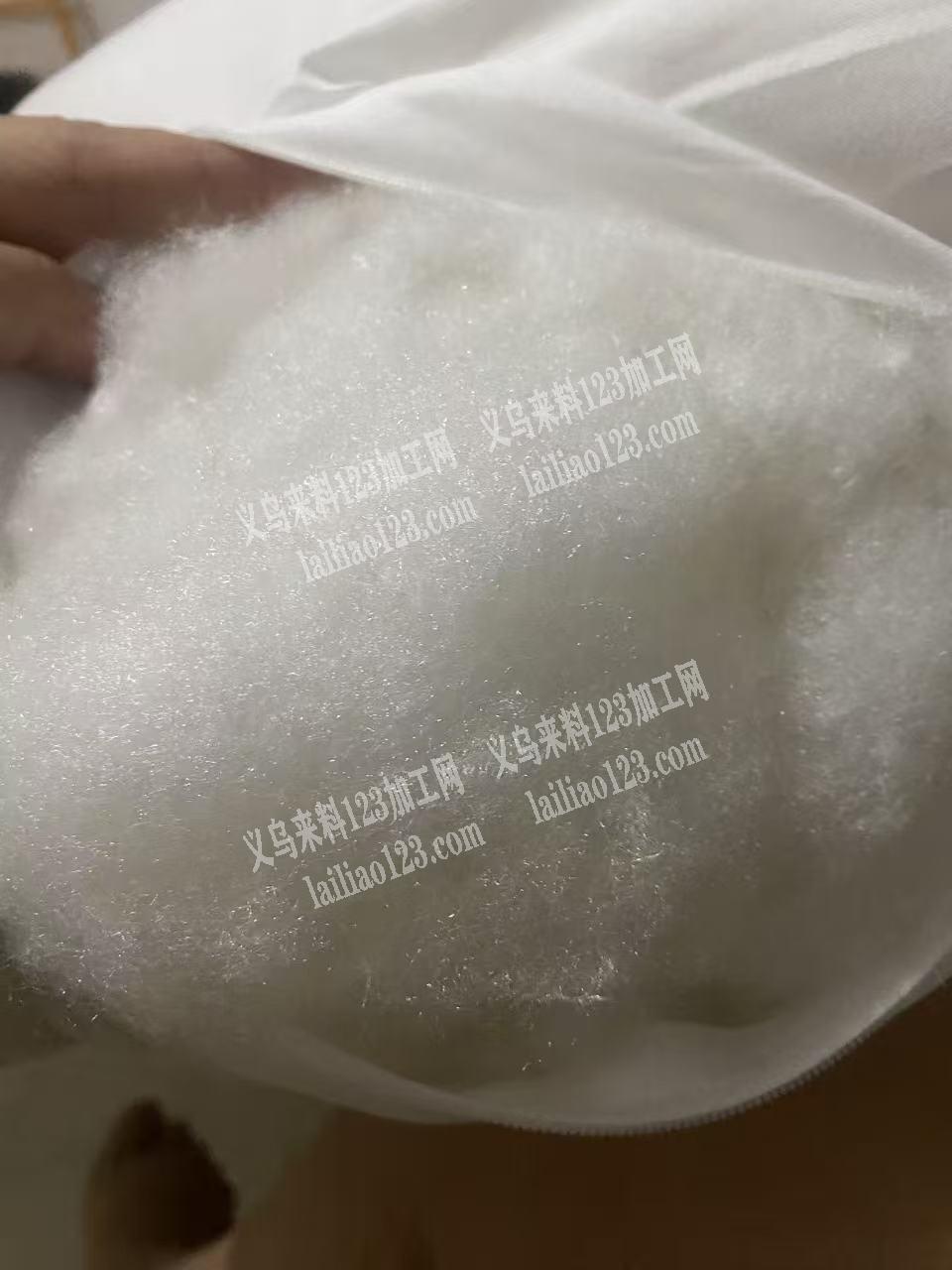 公司如图枕芯充棉外发加工，寻找专业枕芯充