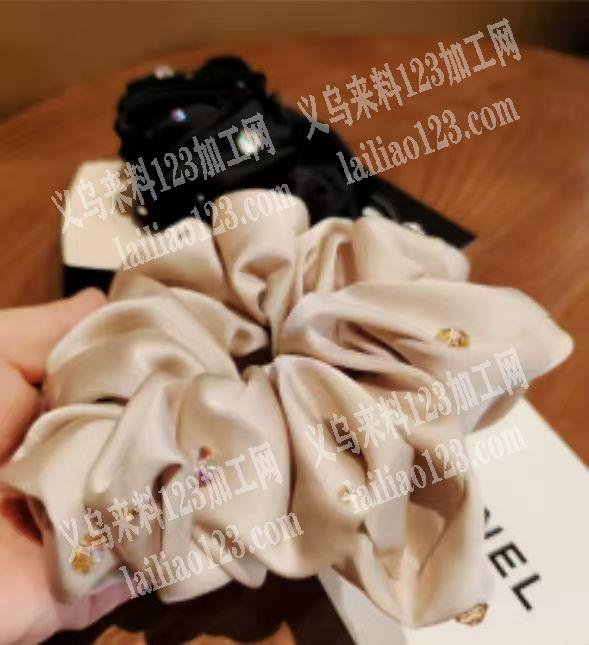 大量布艺发圈上面打气眼外发加工，寻找打气