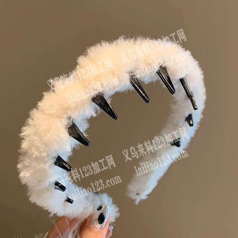 手工绕毛绒条的发箍订单，如图，寻找工厂，