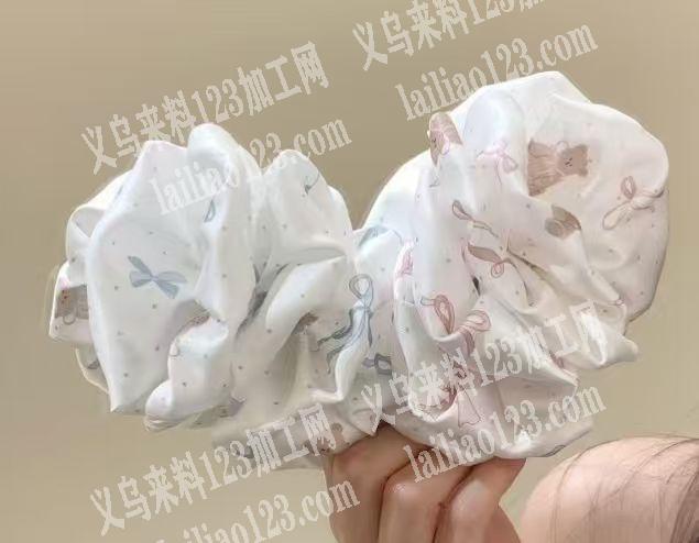 如图，大量采购香蕉发夹，长期要货，寻找源