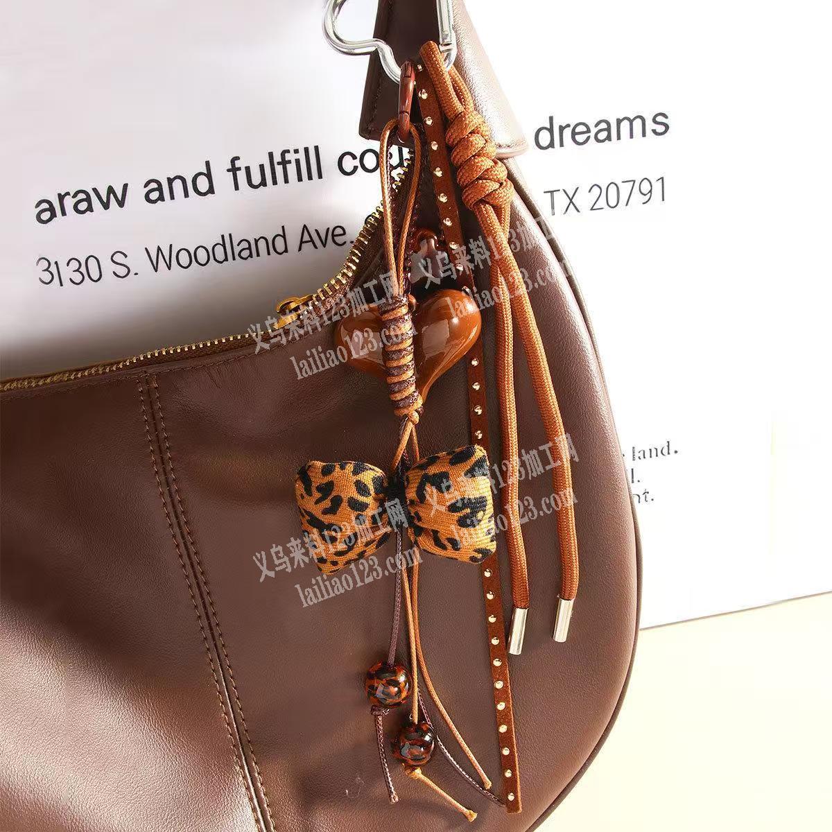 手工成品钥匙扣挂件订单，如图，寻找成品工