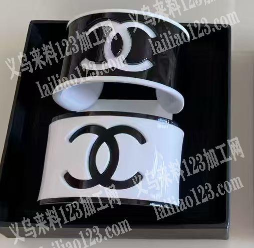 公司寻找如图手镯成品的工厂，请联系详谈。