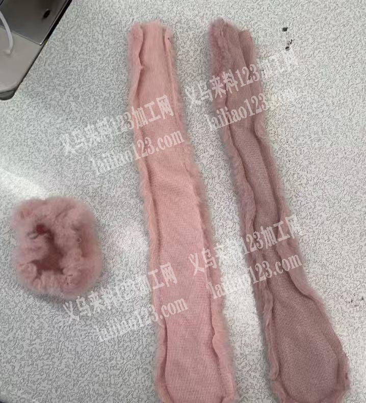 毛绒布料车缝外发加工。如图。大量平车活外