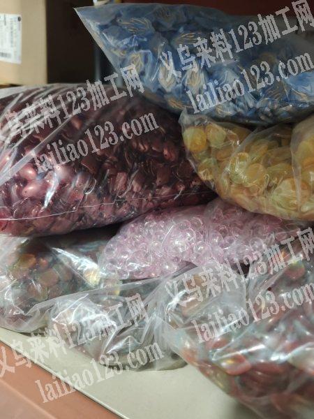 琉璃花瓣原先饰品厂家定做的，现在这些颜色