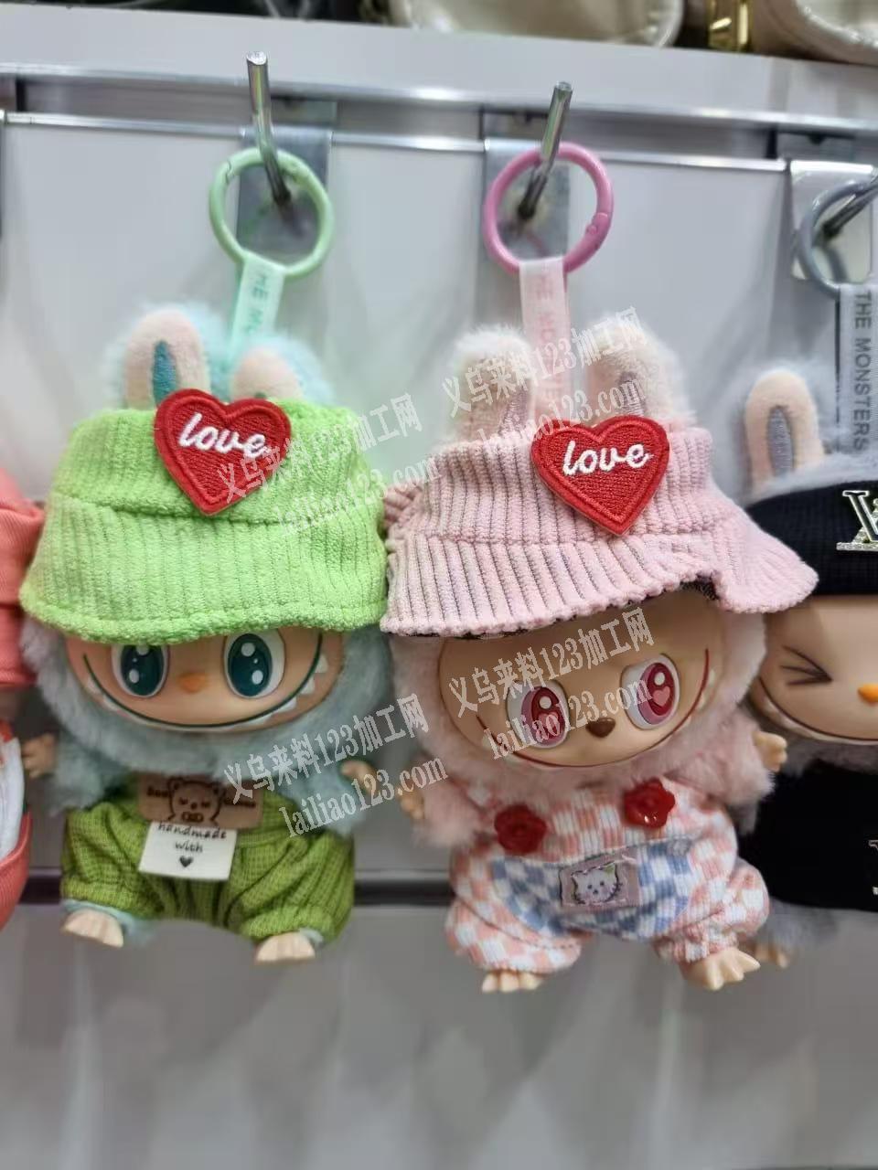 寻找专业娃娃衣服的工厂合作，请联系详谈，