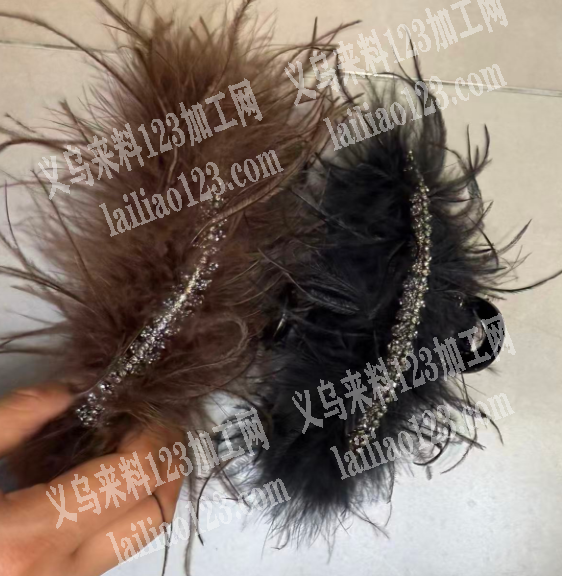 粘鸵鸟毛的手工活，粘在抓夹上面，寻找会做