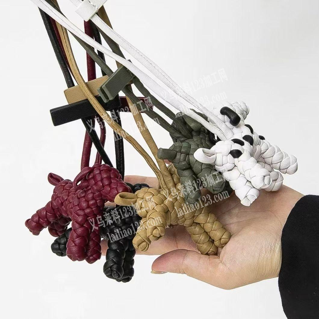 可爱小狗吊饰真皮编织挂件女包挂件订单，如