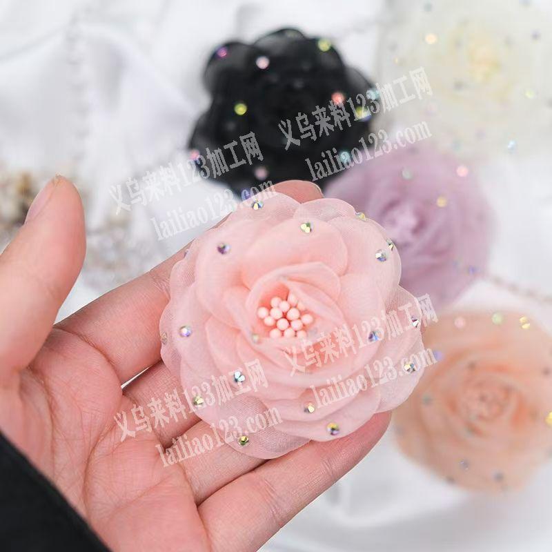 网纱花朵花瓣上面点钻粘钻手工活外发加工，