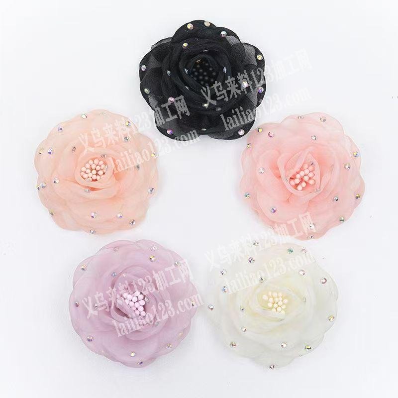 网纱花朵花瓣上面点钻粘钻手工活外发加工，