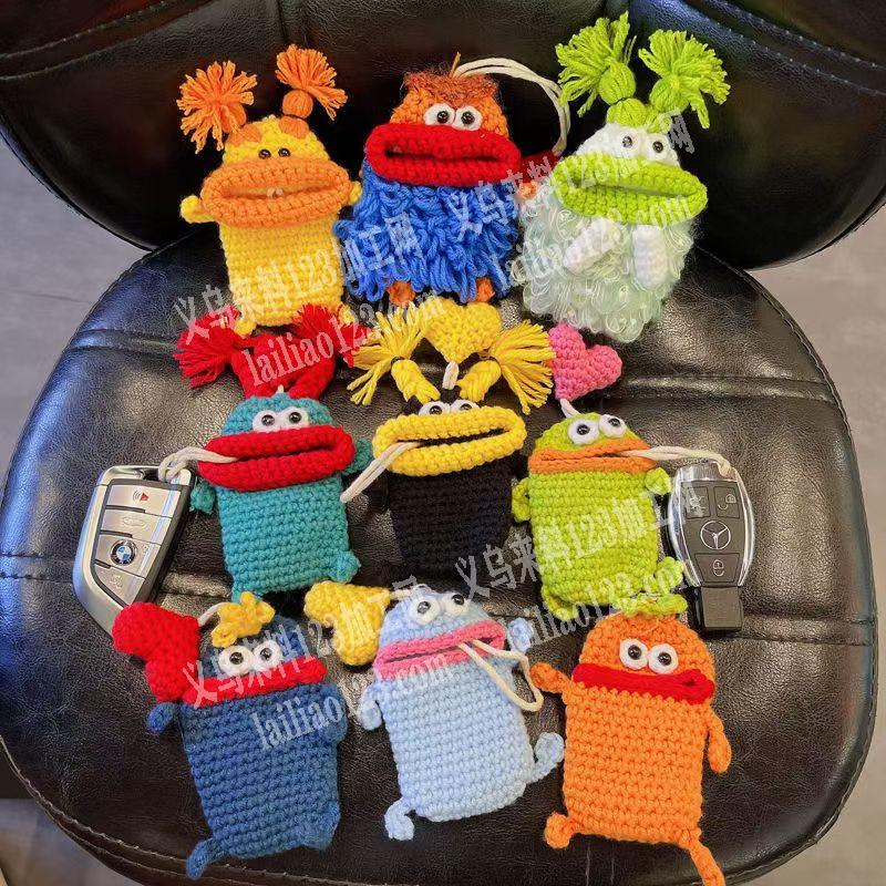 钩针编织的手工订单。外发，如图钥匙扣挂包