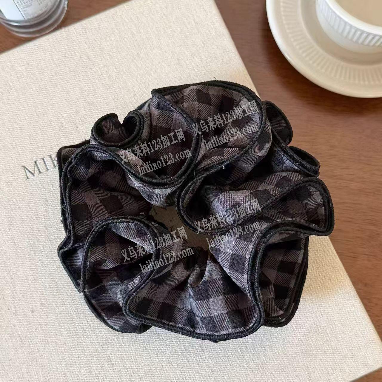 平车活+拷边活外发加工，如图，布艺饰品密