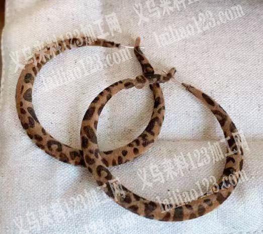 如图这个印花外发加工生产，专业做这种印花