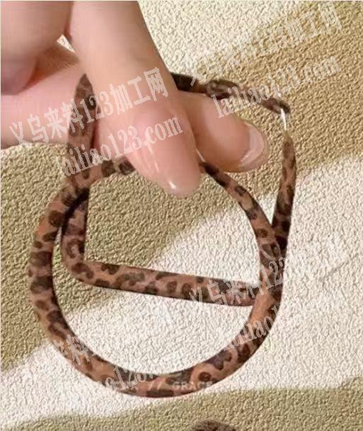 如图这个印花外发加工生产，专业做这种印花