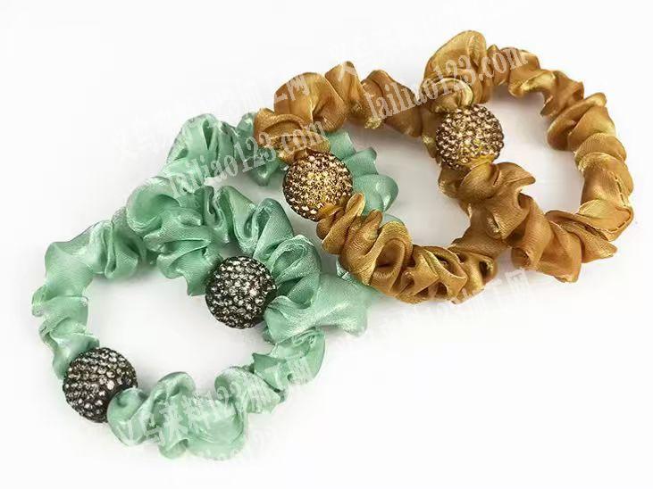 小肠圈平车活外发加工。如图。是小布艺发圈