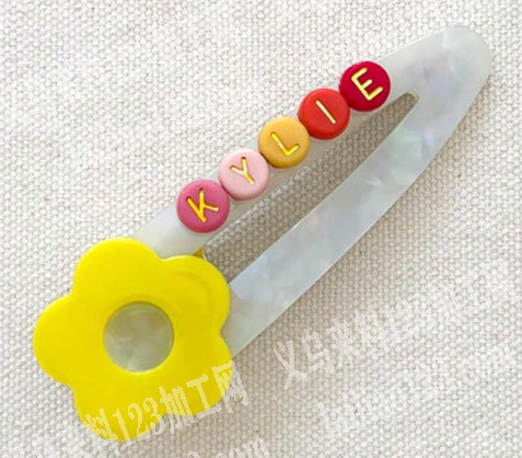 采购如图字母发夹。寻找发夹厂家。有货的联