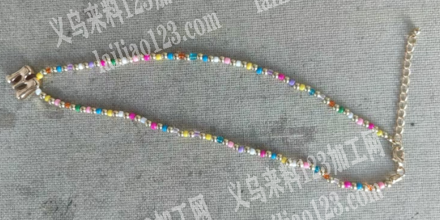 大量项链穿米珠的手工活外发，发外地做，长