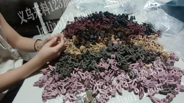 本厂有工人50人长期承接手工活如：胶枪、