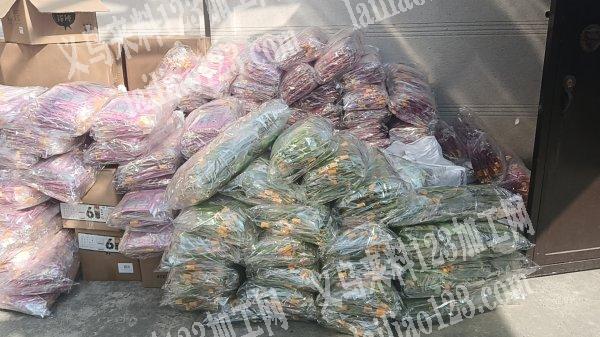 本厂有工人50人长期承接手工活，如胶枪、