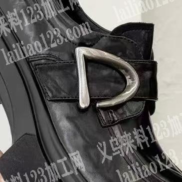 采购如图鞋扣，找现货，微信详谈