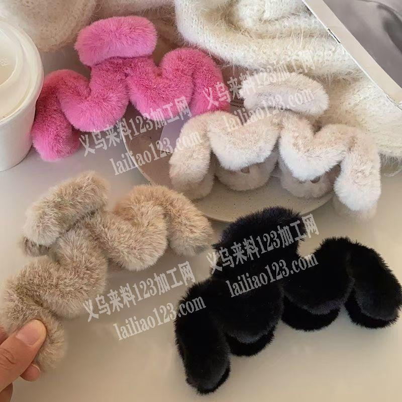 抓夹上面粘毛绒贴片的手工活外发加工，寻找