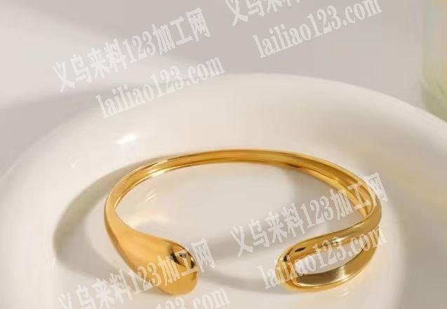 寻找生产手镯的工厂，如图，有订单，请联系