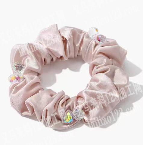 这个发圈上面，钉珠外发加工寻到的专业做钉