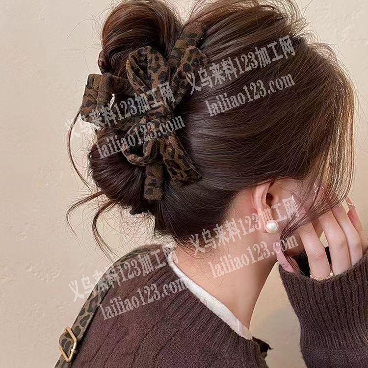 抓夹手工活外发。绕布条的手工活。如图。寻