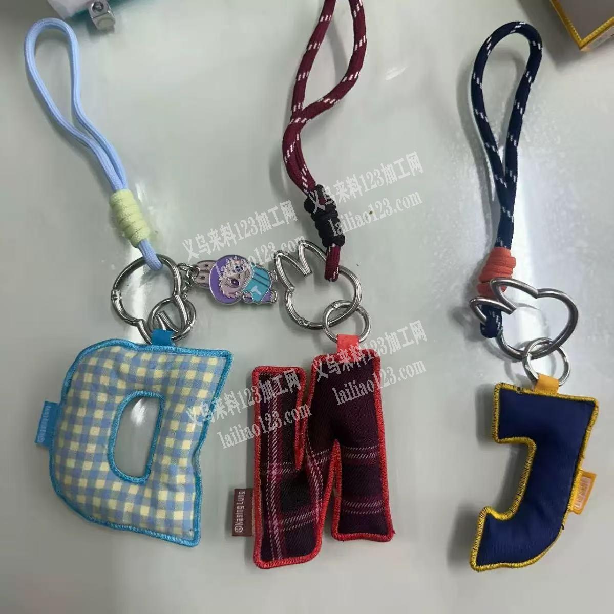 2万6千个车缝+密拷加工活外发，如图，布