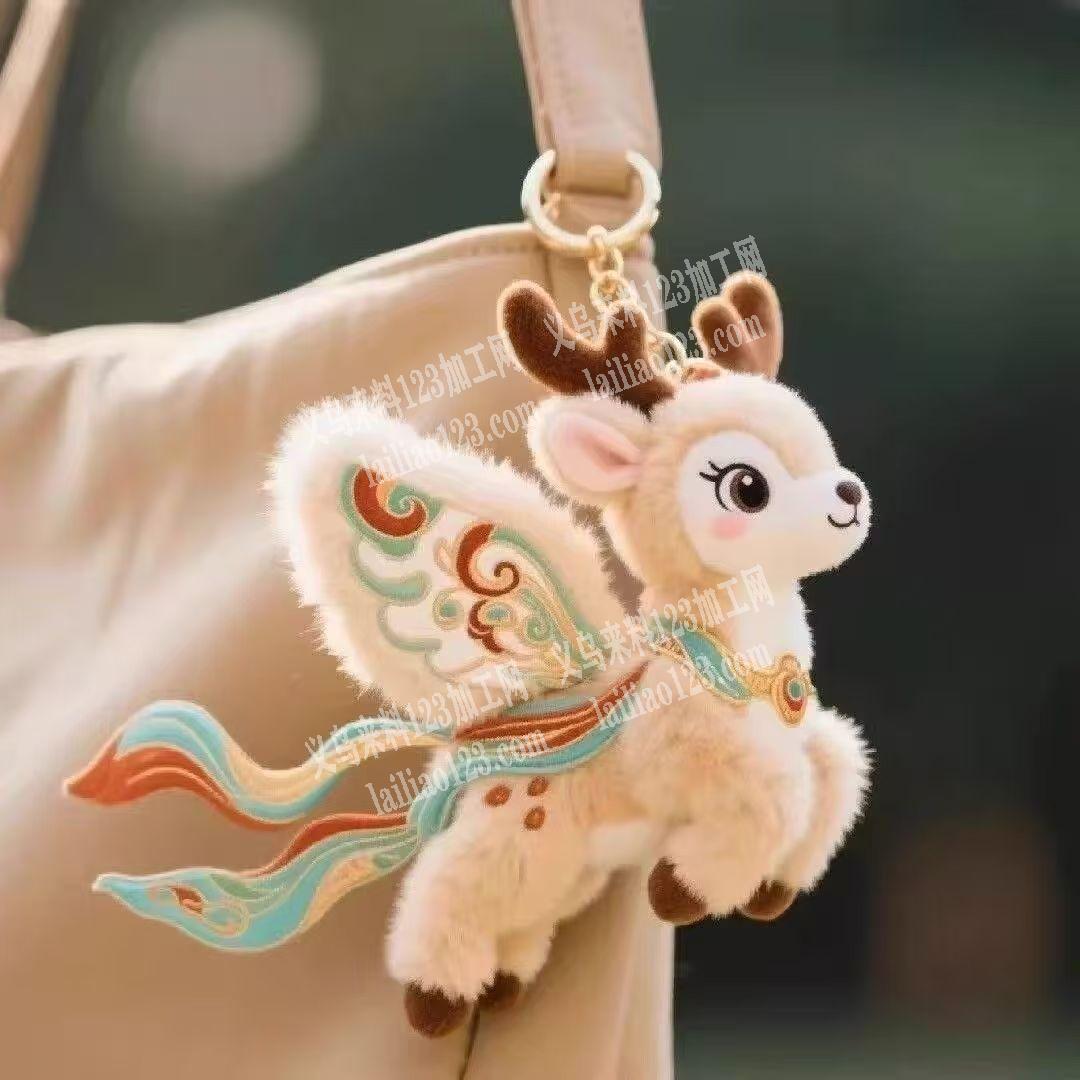 小鹿毛绒挂件订单，量大。，寻找厂家，如图