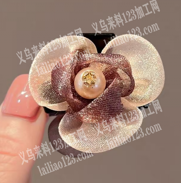 手缝小花的手工活外发加工，如图，寻找会做