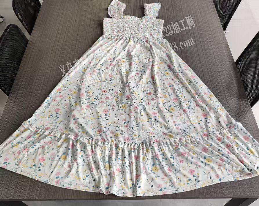 公司有女士吊带裙外发加工，如图，找服装工