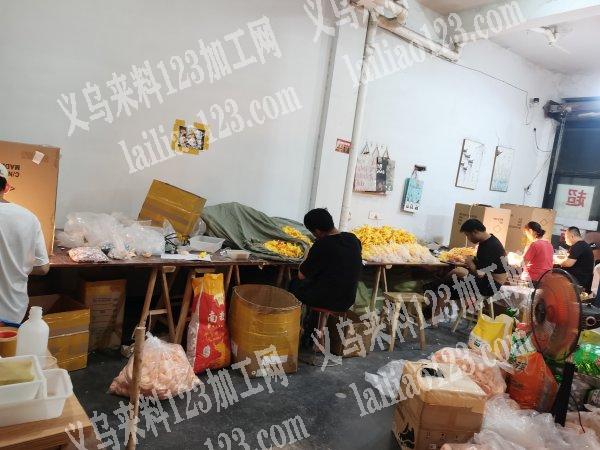 承接手工活，玩具类组装，包装贴标，粘眼睛，打胶枪，等各种手工