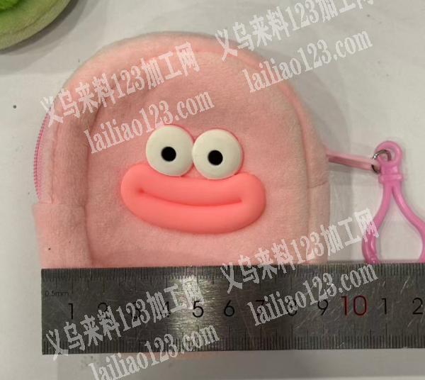 寻找谁家专业做这个小毛绒包包，零钱包的，