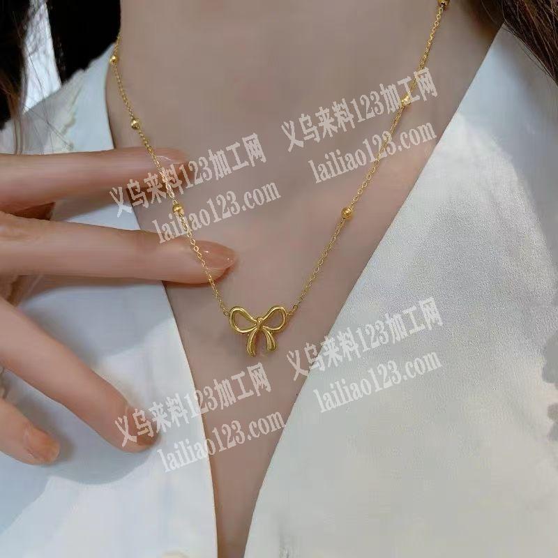 大量项链订单，如图吊坠。金属的，油压的配