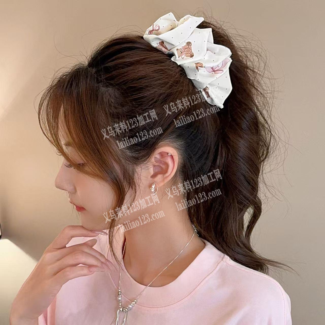 这个粘胶的手工活要外发，是把这个布艺的花