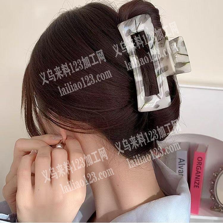 抓夹上面印花外发加工，如图，应该是水转印