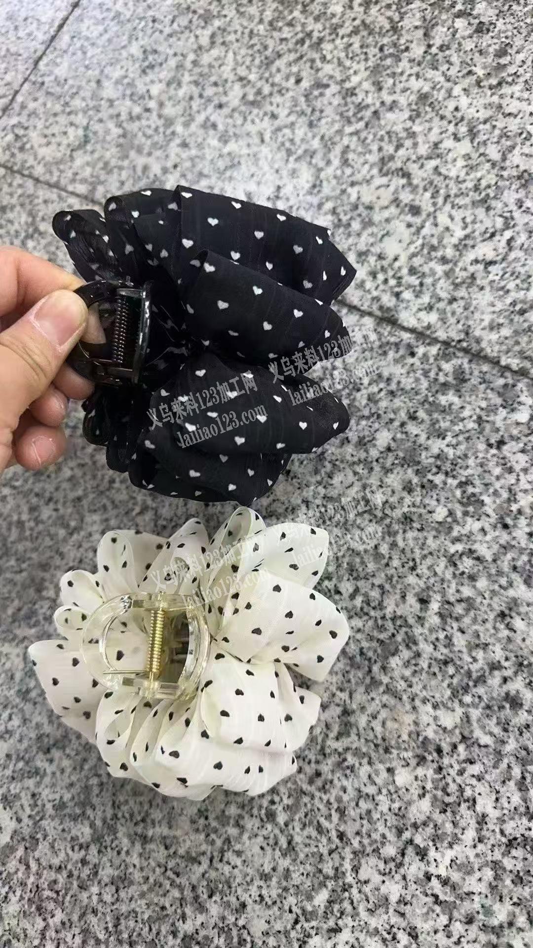 寻找如图款布艺抓夹的厂家，我要现货，有现