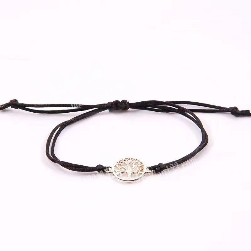 手链穿配件+编织+打结的手工活外发，如图