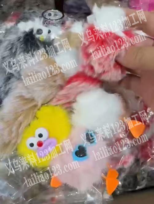 毛绒挂件订单，量大，寻找厂家。如图毛绒挂