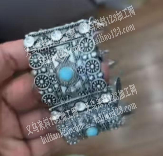 寻找合金配件弹力手链的加工厂，如图，有订