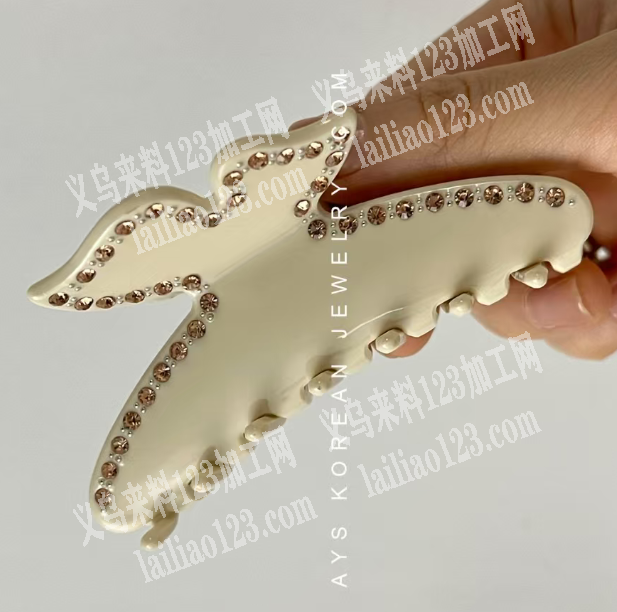 压钻压钢珠+点钻外发加工，如图，寻找点钻