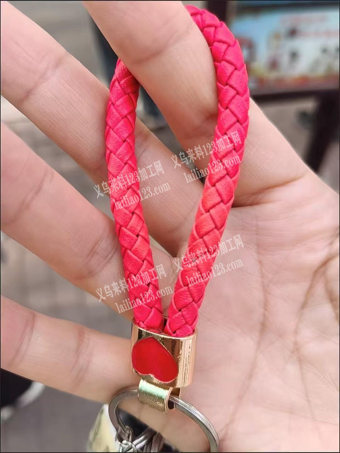 皮革编织的钥匙扣挂件挂绳订单。如图，寻找