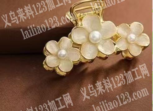 抓夹压铸订单，5万订单，如图，合金的抓夹