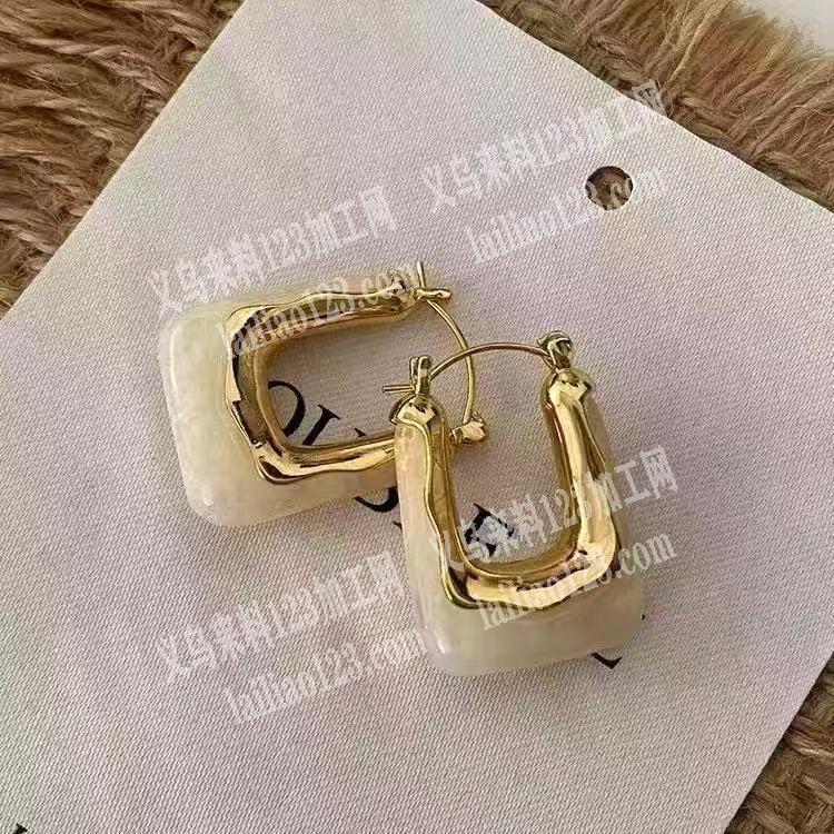 欧美字母U型耳圈耳环订单，如图，寻找饰品