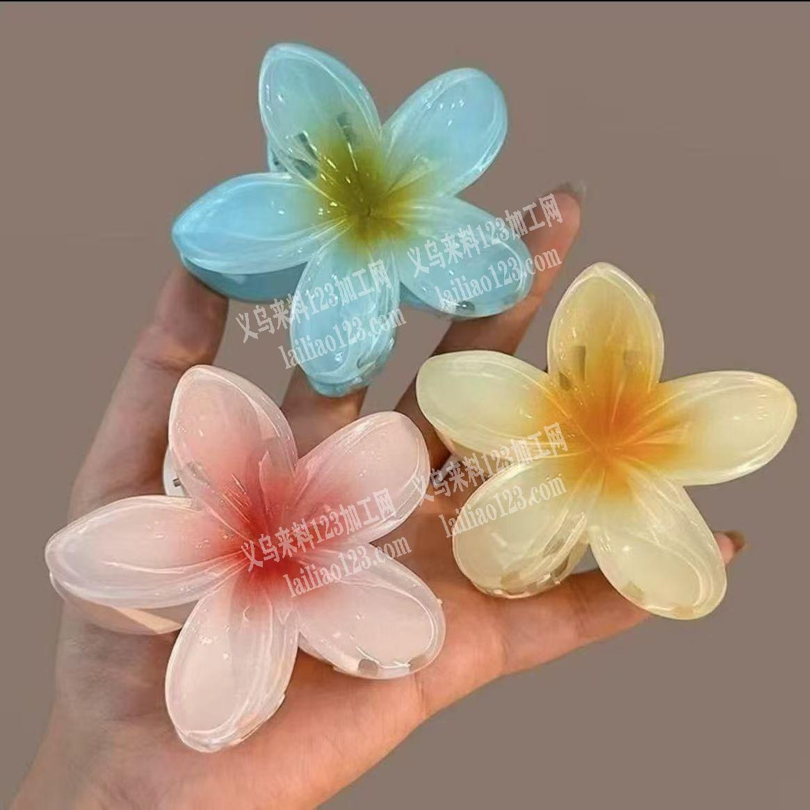 大量鸡蛋花抓夹订单，如图，花中有小花的，