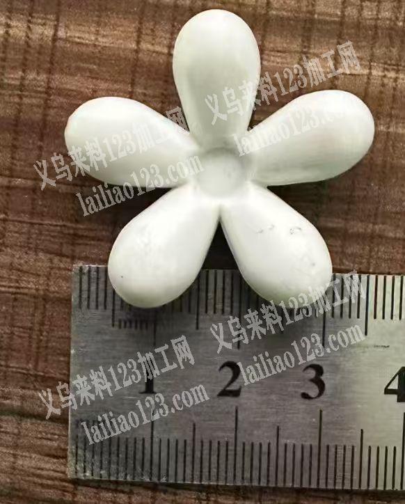 【大量】3公分的树脂的小花订单，寻找源头