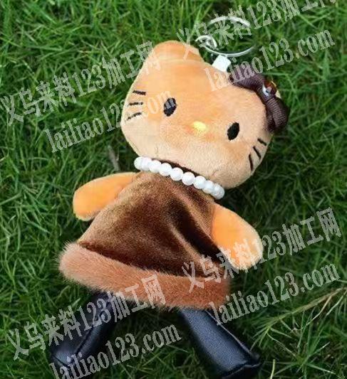 寻找专业做毛绒娃娃挂件的成品工厂，如图，
