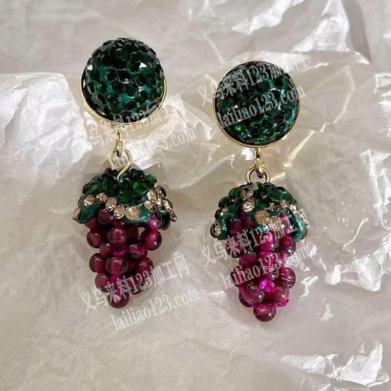 石榴花弹力线穿珠子编织打结的手工活外发，